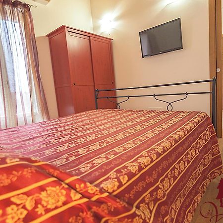 Hotel Il Ristoro Del Viandante Offagna Habitación foto