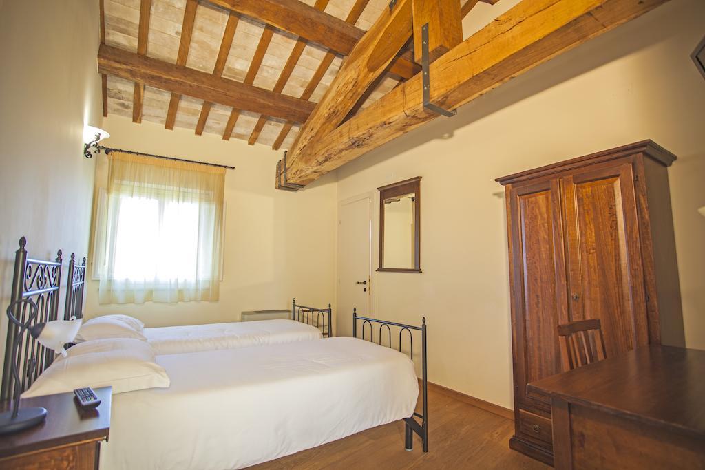 Hotel Il Ristoro Del Viandante Offagna Habitación foto